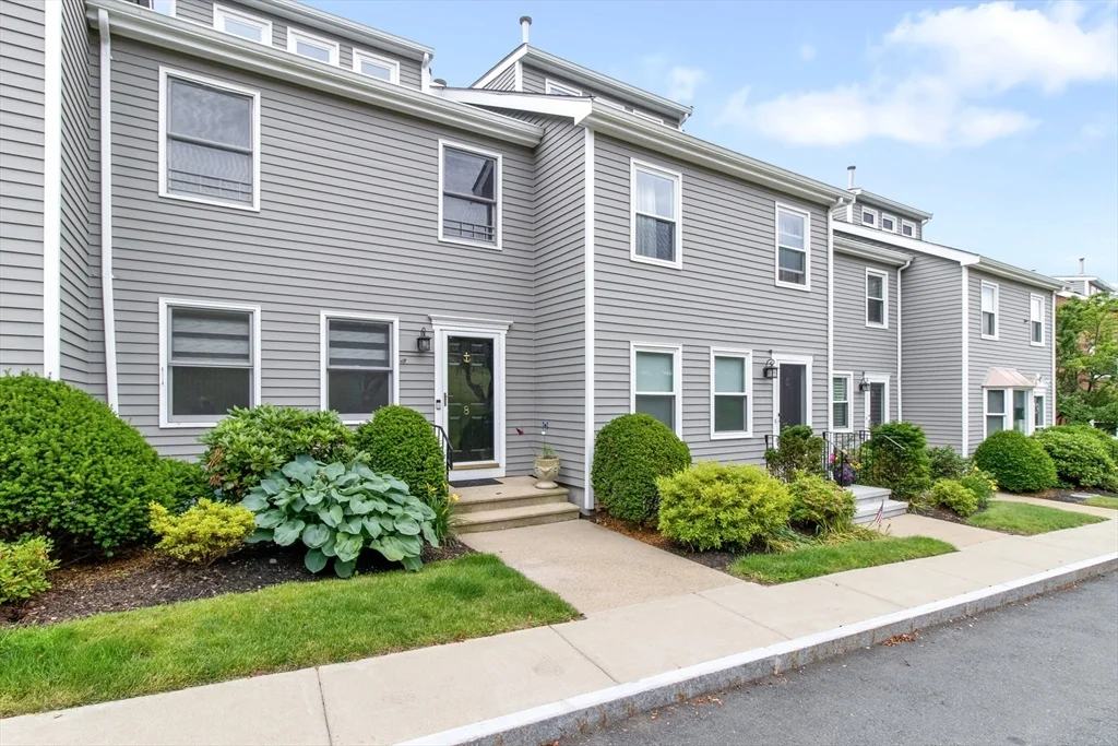 3 bed, 3 bath apartment for rent at 8 Breakwater Dr Unit 8, Chelsea — photo 19 of 21