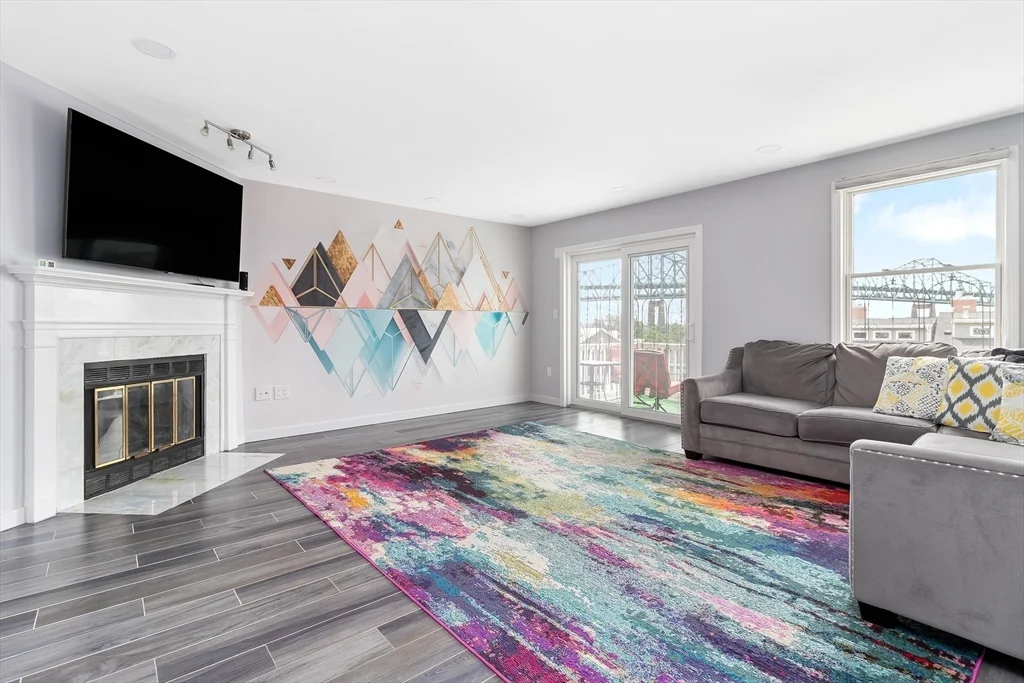 3 bed, 3 bath apartment for rent at 8 Breakwater Dr Unit 8, Chelsea — photo 4 of 21