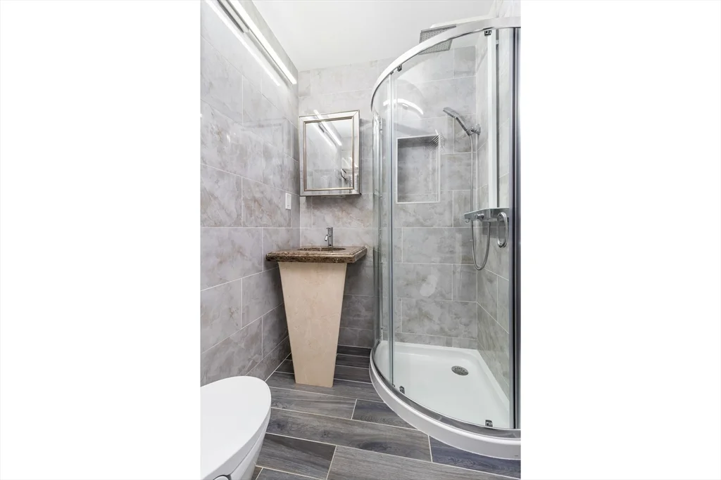 3 bed, 3 bath apartment for rent at 8 Breakwater Dr Unit 8, Chelsea — photo 6 of 21