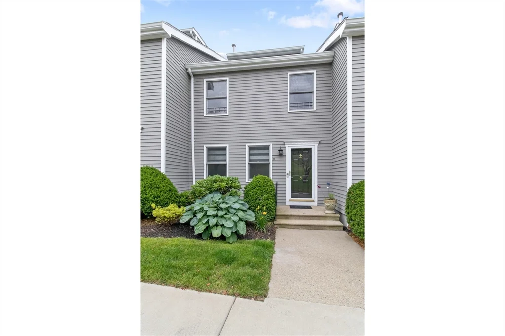3 bed, 3 bath apartment for rent at 8 Breakwater Dr Unit 8, Chelsea — photo 21 of 21