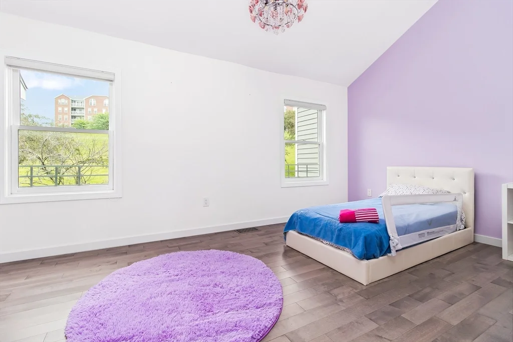 3 bed, 3 bath apartment for rent at 8 Breakwater Dr Unit 8, Chelsea — photo 10 of 21
