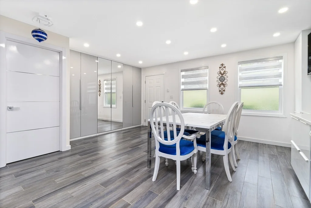 3 bed, 3 bath apartment for rent at 8 Breakwater Dr Unit 8, Chelsea — photo 3 of 21
