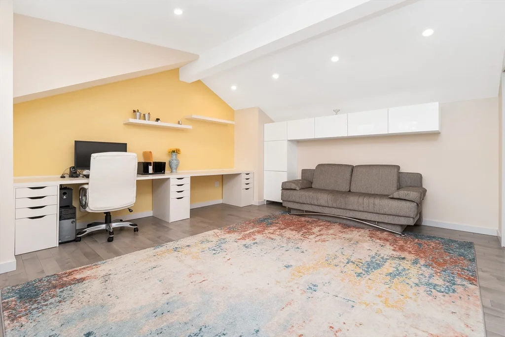 3 bed, 3 bath apartment for rent at 8 Breakwater Dr Unit 8, Chelsea — photo 13 of 21