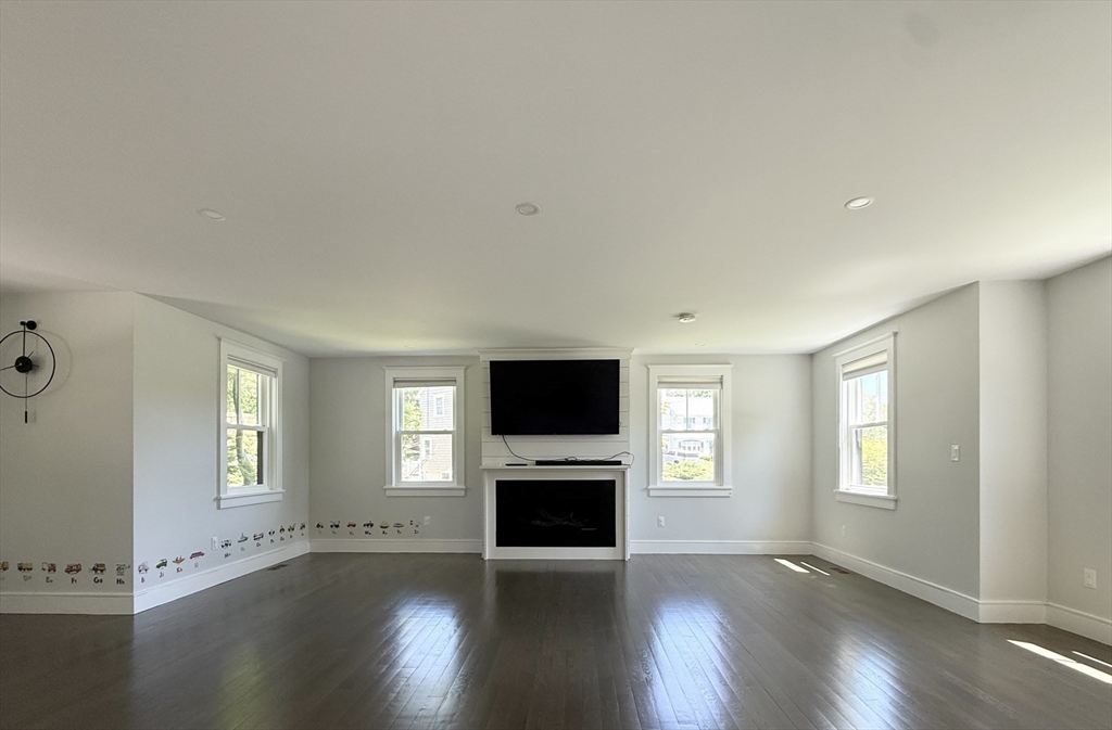 2 bed, 2 bath apartment for rent at 8 Briggs Rd, Lexington — photo 5 of 17