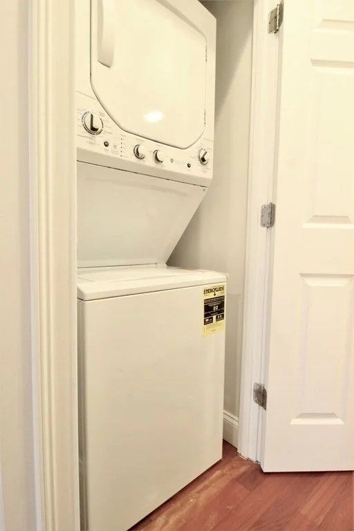 2 bed, 1 bath apartment for rent at 8 Bristol St Unit 1, Wellington-Harrington — photo 5 of 7