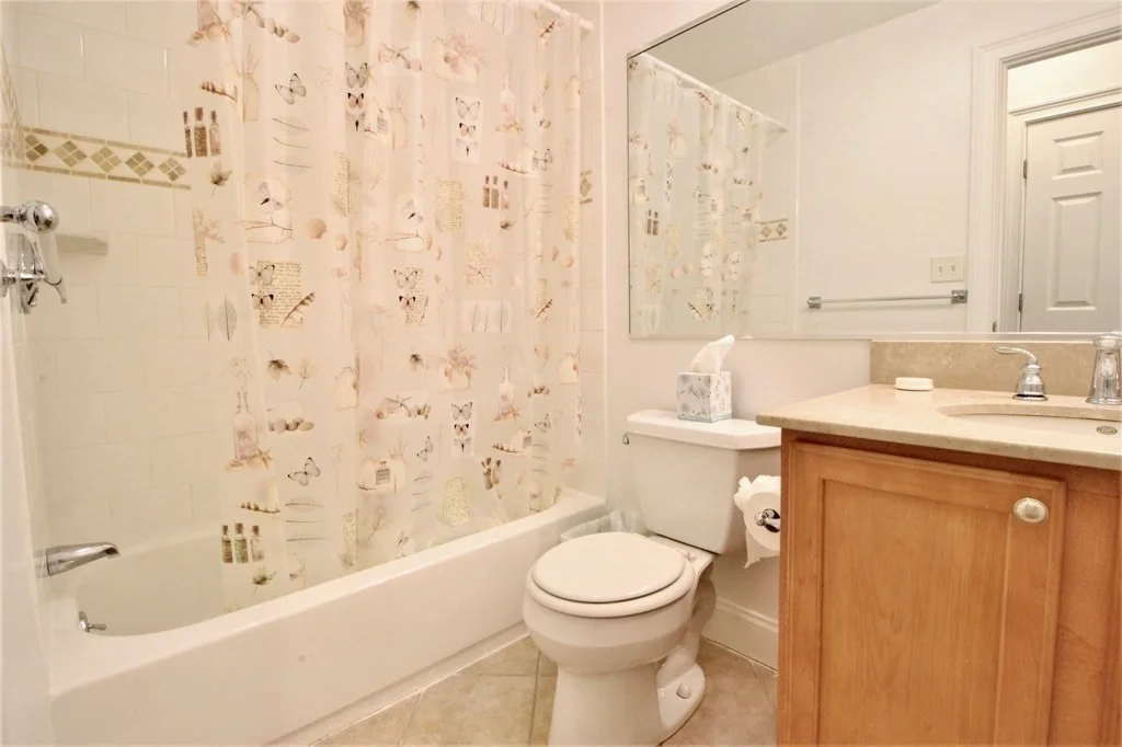 2 bed, 1 bath apartment for rent at 8 Bristol St Unit 1, Wellington-Harrington — photo 4 of 7