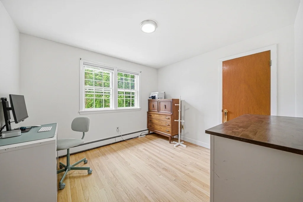 4 bed, 1 bath apartment for rent at 8 Brown Rd, Lexington — photo 11 of 26