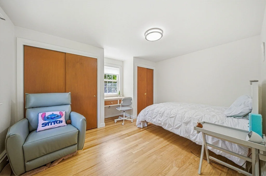 4 bed, 1 bath apartment for rent at 8 Brown Rd, Lexington — photo 15 of 26
