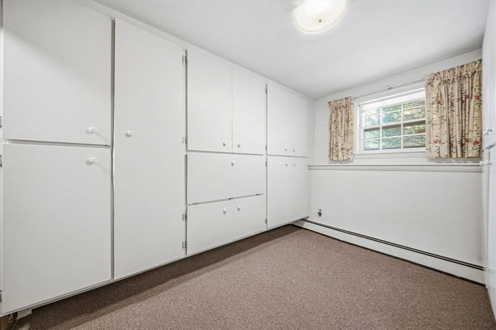 4 bed, 1 bath apartment for rent at 8 Brown Rd, Lexington — photo 16 of 26