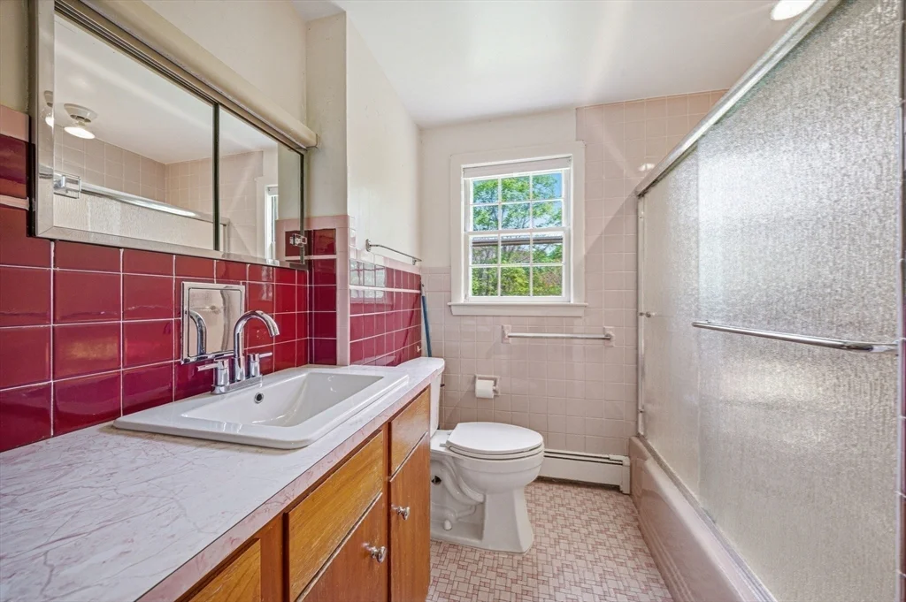 4 bed, 1 bath apartment for rent at 8 Brown Rd, Lexington — photo 12 of 26