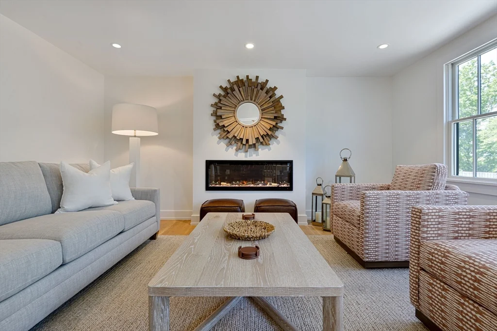 6 bed, 4+ bath apartment for rent at 8 Burnt Swamp Ln, Nantucket — photo 5 of 24