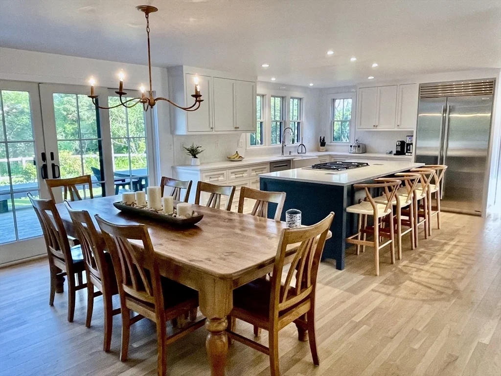 6 bed, 4+ bath apartment for rent at 8 Burnt Swamp Ln, Nantucket — photo 9 of 24