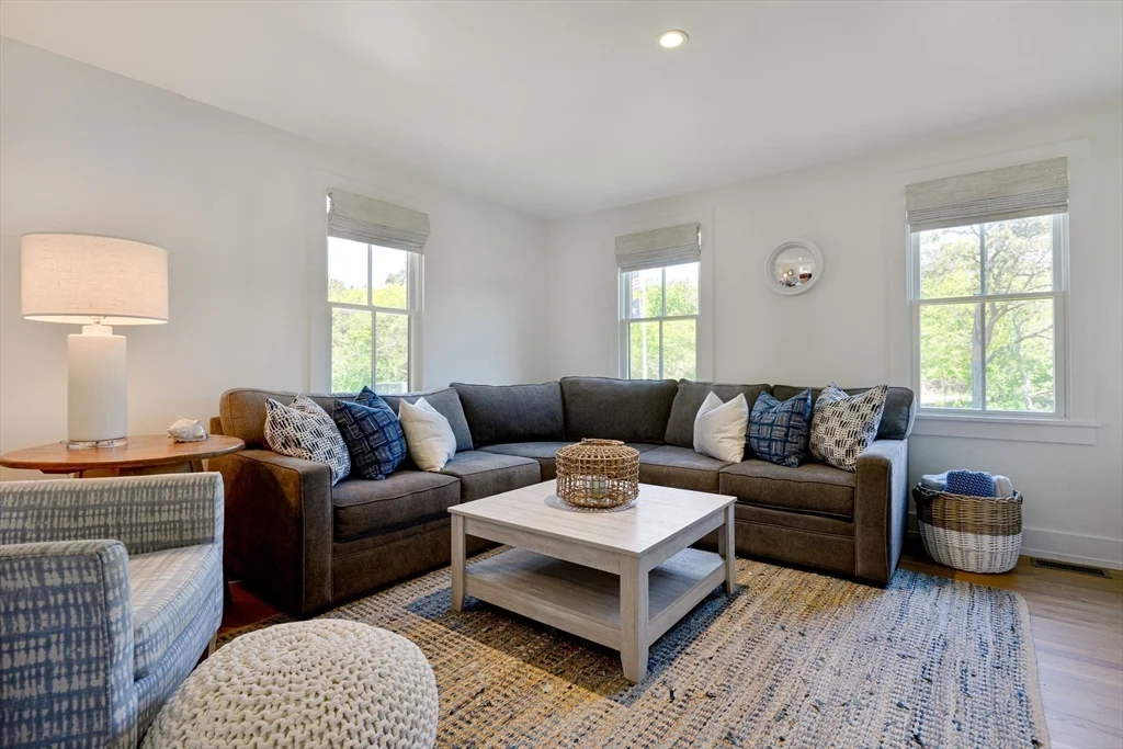 6 bed, 4+ bath apartment for rent at 8 Burnt Swamp Ln, Nantucket — photo 15 of 24