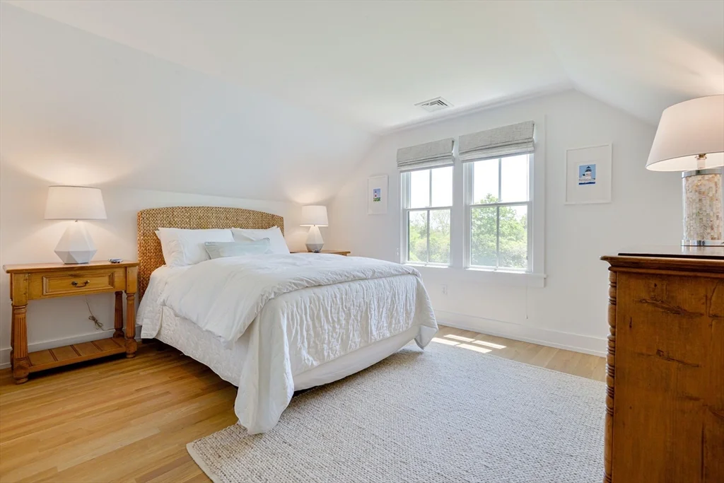 6 bed, 4+ bath apartment for rent at 8 Burnt Swamp Ln, Nantucket — photo 11 of 24