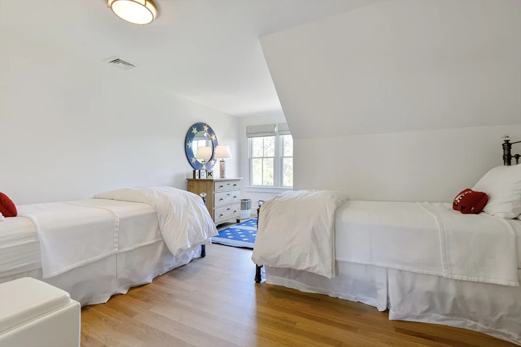 6 bed, 4+ bath apartment for rent at 8 Burnt Swamp Ln, Nantucket — photo 21 of 24