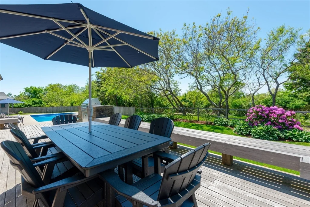 6 bed, 4+ bath apartment for rent at 8 Burnt Swamp Ln, Nantucket — photo 4 of 24