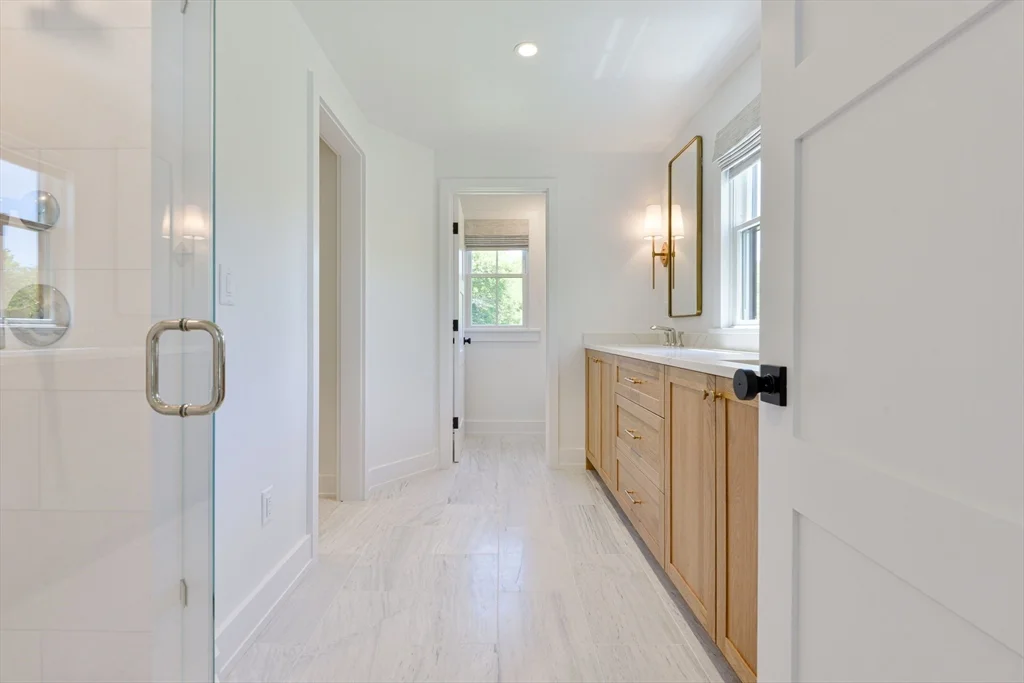 6 bed, 4+ bath apartment for rent at 8 Burnt Swamp Ln, Nantucket — photo 14 of 24
