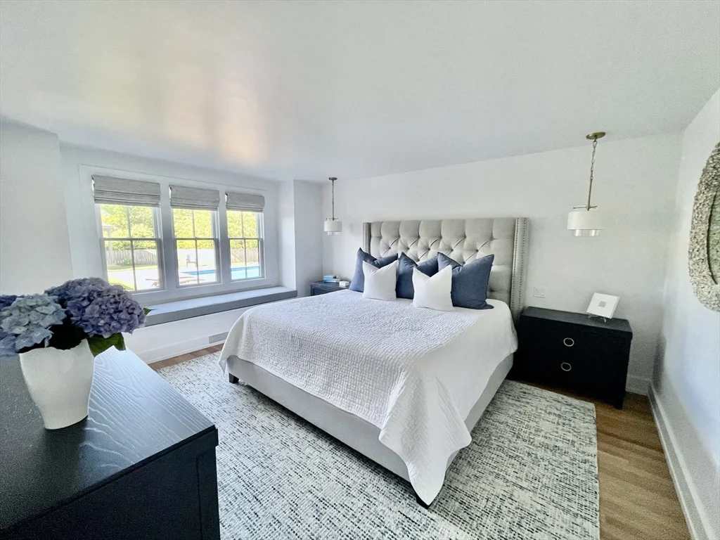 6 bed, 4+ bath apartment for rent at 8 Burnt Swamp Ln, Nantucket — photo 19 of 24