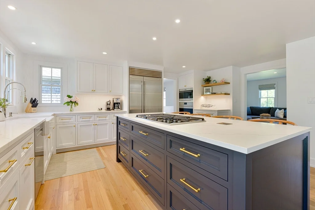 6 bed, 4+ bath apartment for rent at 8 Burnt Swamp Ln, Nantucket — photo 8 of 24