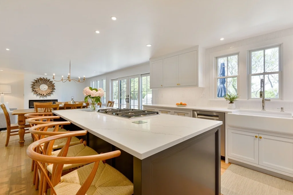 6 bed, 4+ bath apartment for rent at 8 Burnt Swamp Ln, Nantucket — photo 10 of 24