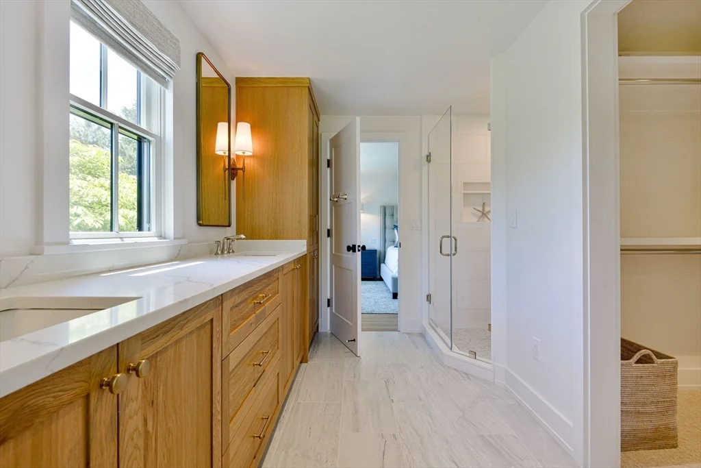 6 bed, 4+ bath apartment for rent at 8 Burnt Swamp Ln, Nantucket — photo 13 of 24