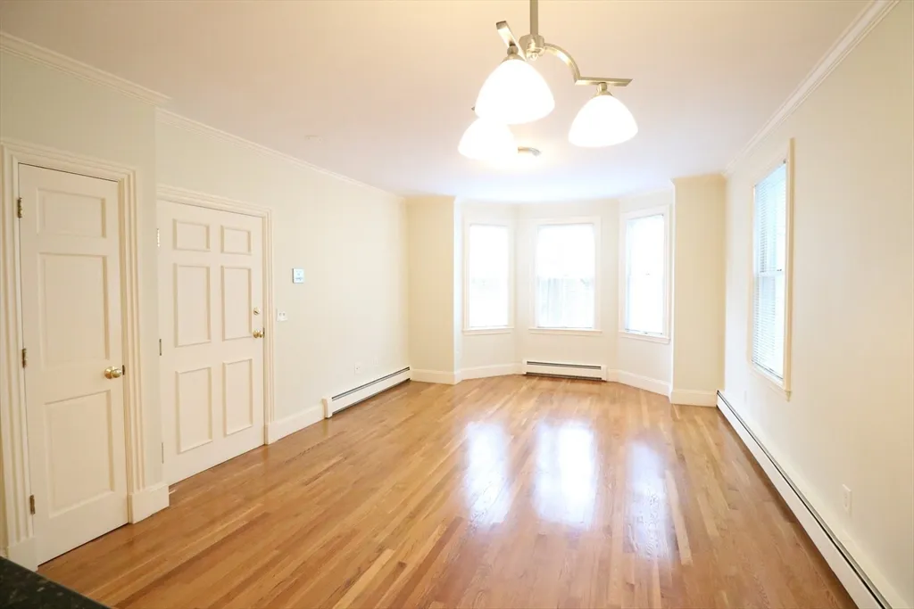 2 bed, 1 bath apartment for rent at 8 Caldwell Ave Unit 2, Ward Two — photo 4 of 16