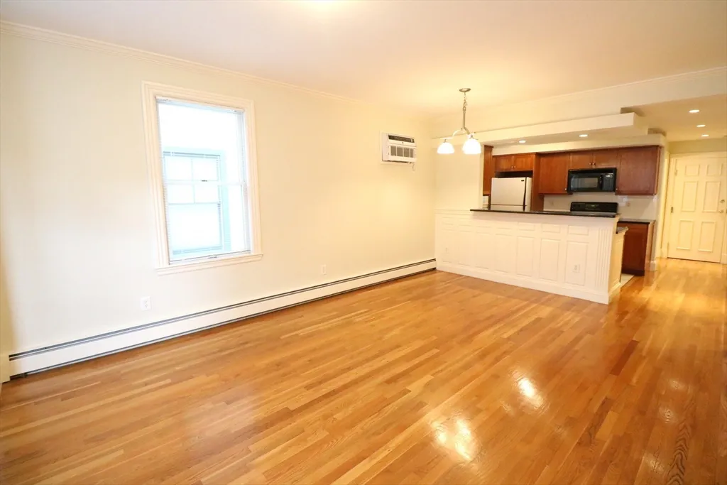 2 bed, 1 bath apartment for rent at 8 Caldwell Ave Unit 2, Ward Two — photo 2 of 16