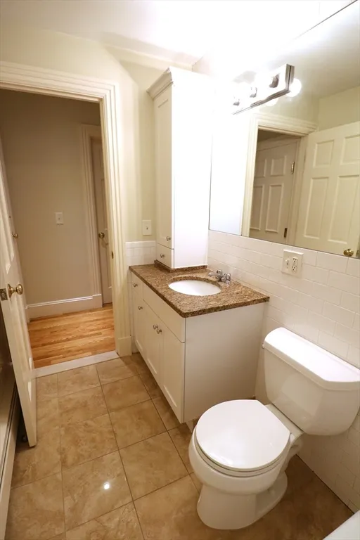 2 bed, 1 bath apartment for rent at 8 Caldwell Ave Unit 2, Ward Two — photo 12 of 16
