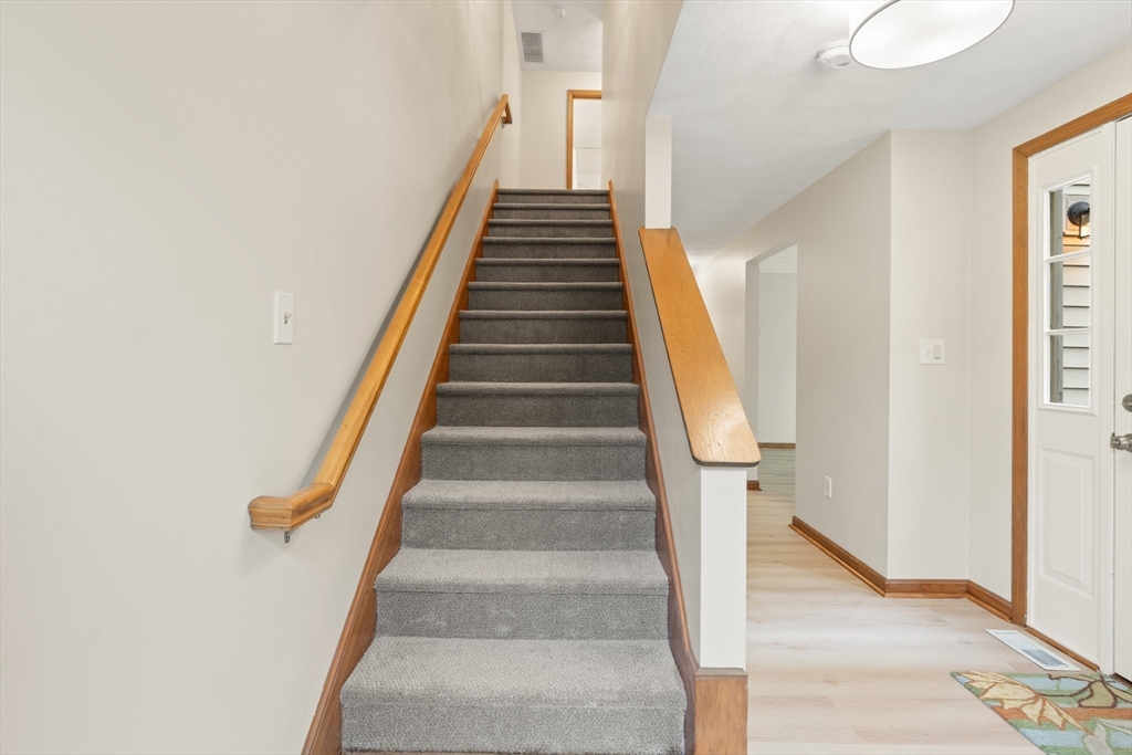 3 bed, 1 bath apartment for rent at 8 Candice Ct Unit 8, Woburn — photo 12 of 29