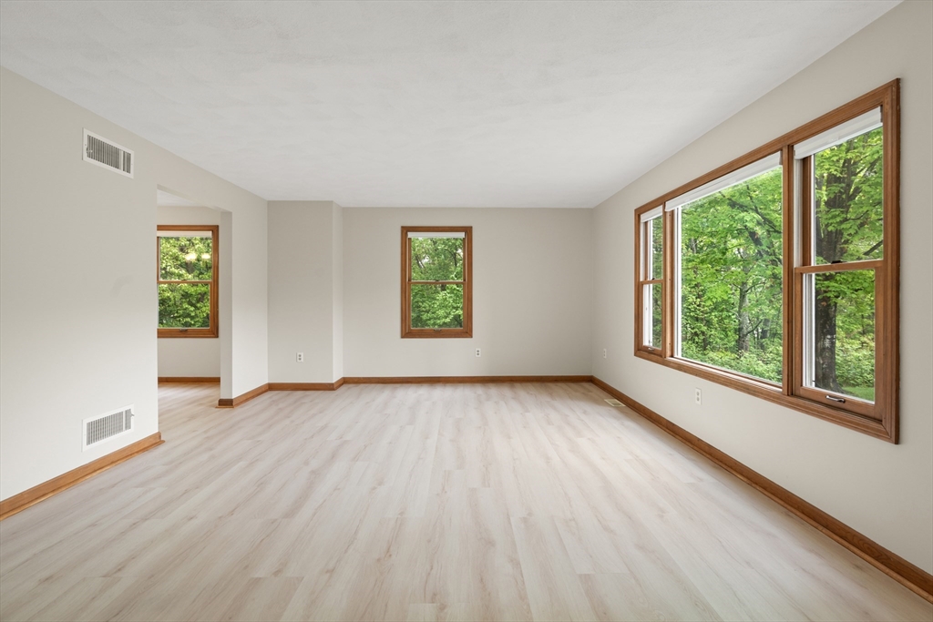 3 bed, 1 bath apartment for rent at 8 Candice Ct Unit 8, Woburn — photo 4 of 29