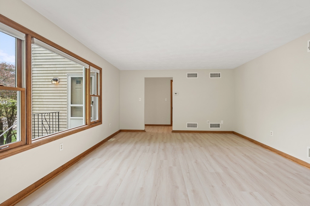 3 bed, 1 bath apartment for rent at 8 Candice Ct Unit 8, Woburn — photo 3 of 29