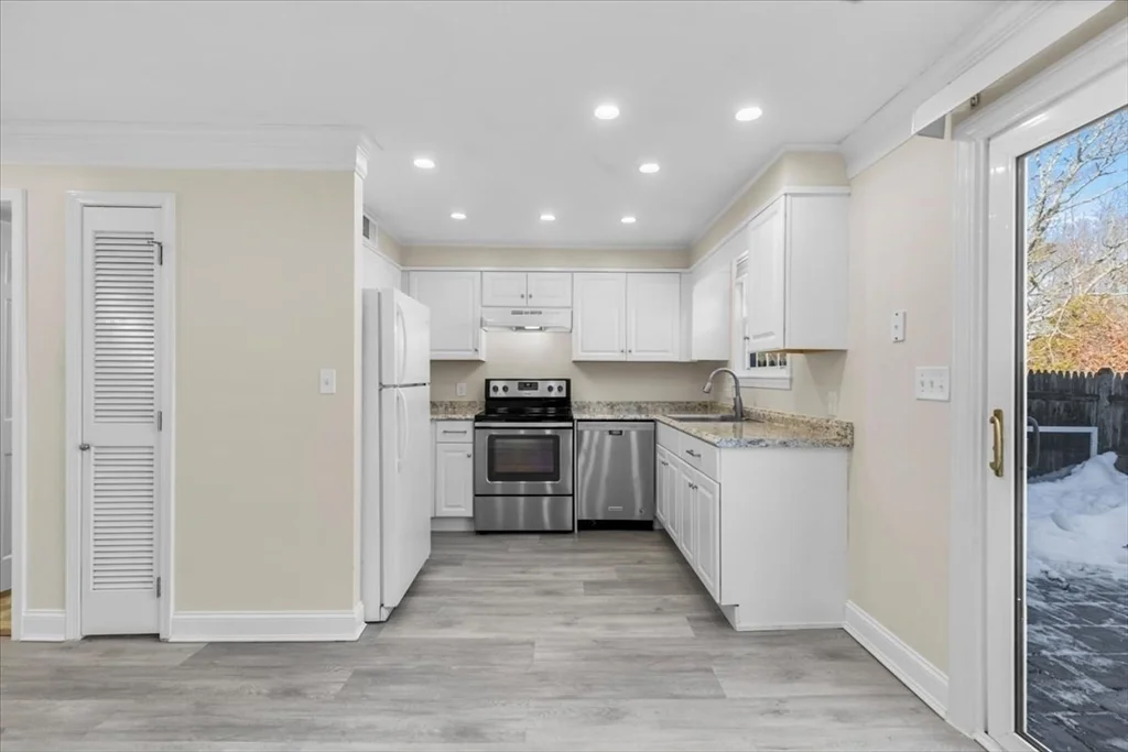 2 bed, 1 bath apartment for rent at 8 Captain Cook Ln Unit U:8, Centerville — photo 11 of 31