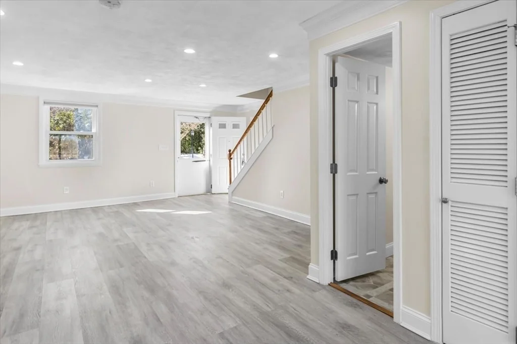 2 bed, 1 bath apartment for rent at 8 Captain Cook Ln Unit U:8, Centerville — photo 4 of 31