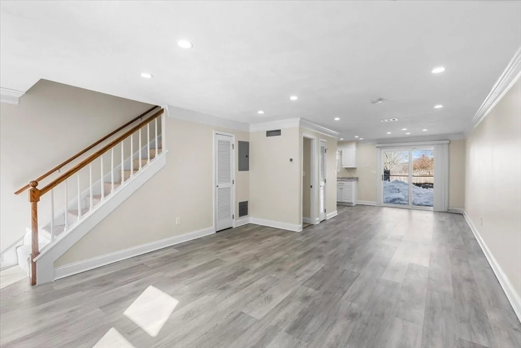 2 bed, 1 bath apartment for rent at 8 Captain Cook Ln Unit U:8, Centerville — photo 3 of 31