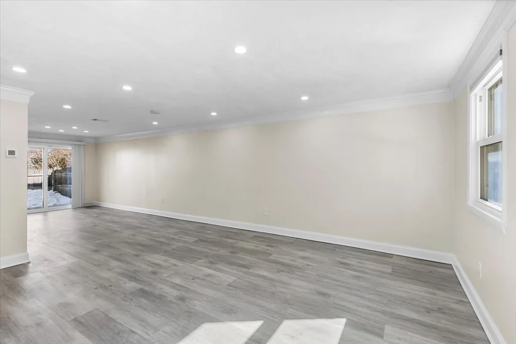 2 bed, 1 bath apartment for rent at 8 Captain Cook Ln Unit U:8, Centerville — photo 6 of 31