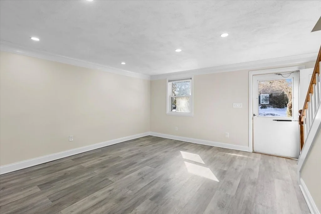 2 bed, 1 bath apartment for rent at 8 Captain Cook Ln Unit U:8, Centerville — photo 5 of 31