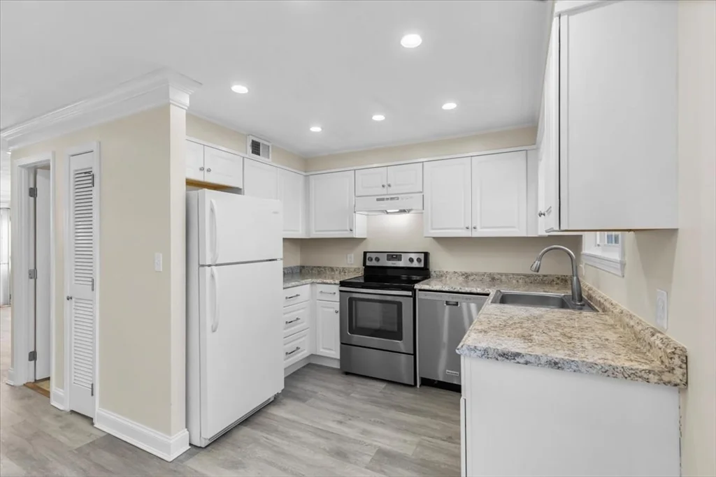 2 bed, 1 bath apartment for rent at 8 Captain Cook Ln Unit U:8, Centerville — photo 13 of 31