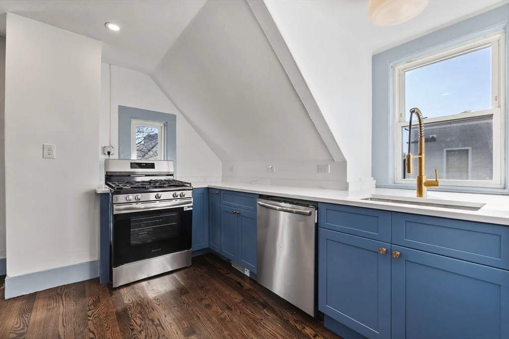 2 bed, 1 bath apartment for rent at 8 Carlton St Unit 3, Union Square — photo 5 of 11