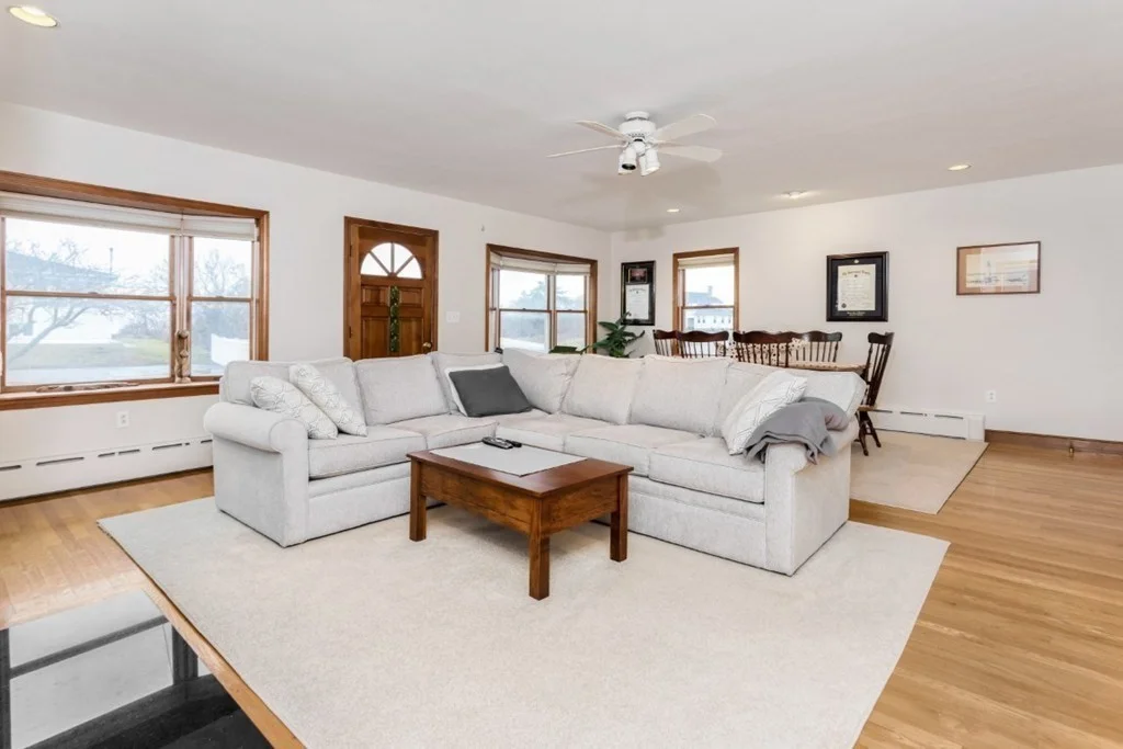 3 bed, 2 bath apartment for rent at 8 Castle Rd, Nahant — photo 5 of 34