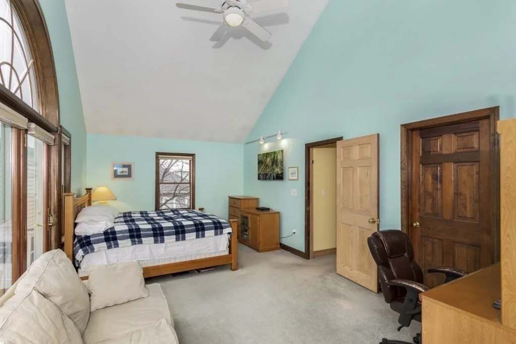 3 bed, 2 bath apartment for rent at 8 Castle Rd, Nahant — photo 25 of 34