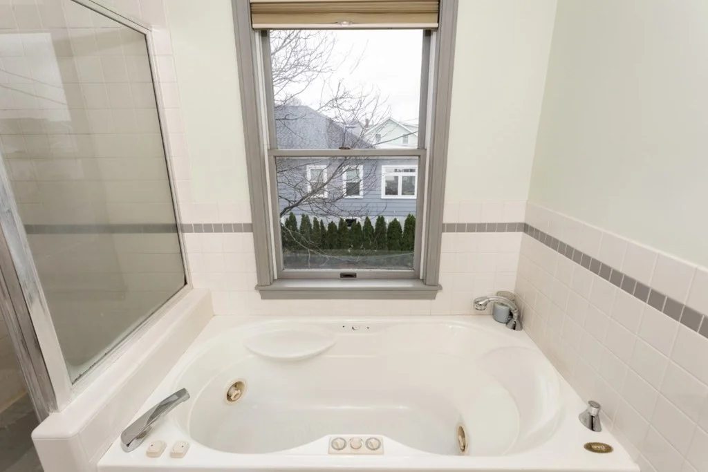3 bed, 2 bath apartment for rent at 8 Castle Rd, Nahant — photo 20 of 34