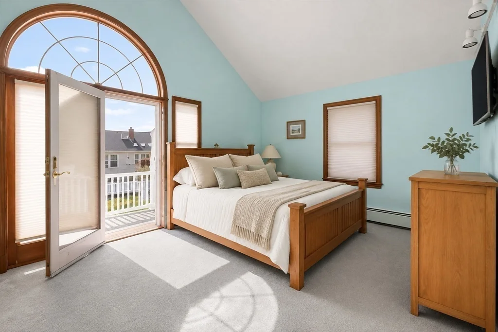 3 bed, 2 bath apartment for rent at 8 Castle Rd, Nahant — photo 14 of 24