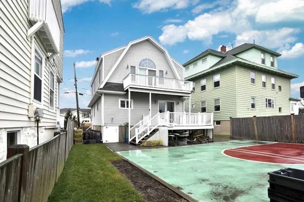 3 bed, 2 bath apartment for rent at 8 Castle Rd, Nahant — photo 4 of 34