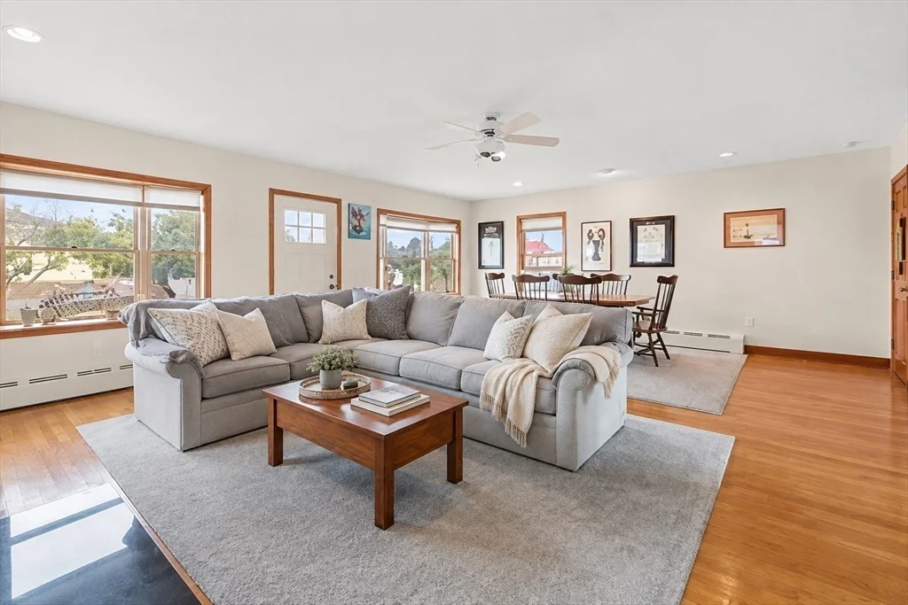 3 bed, 2 bath apartment for rent at 8 Castle Rd, Nahant — photo 4 of 24
