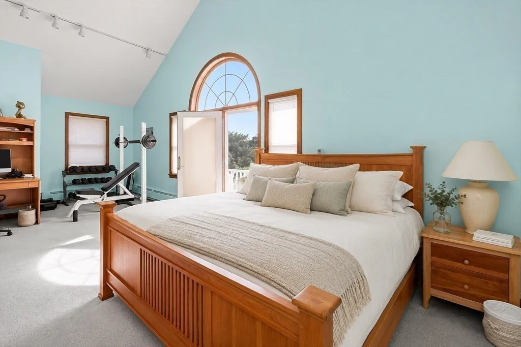 3 bed, 2 bath apartment for rent at 8 Castle Rd, Nahant — photo 16 of 24