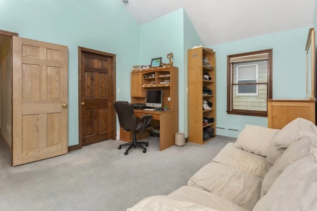 3 bed, 2 bath apartment for rent at 8 Castle Rd, Nahant — photo 26 of 34