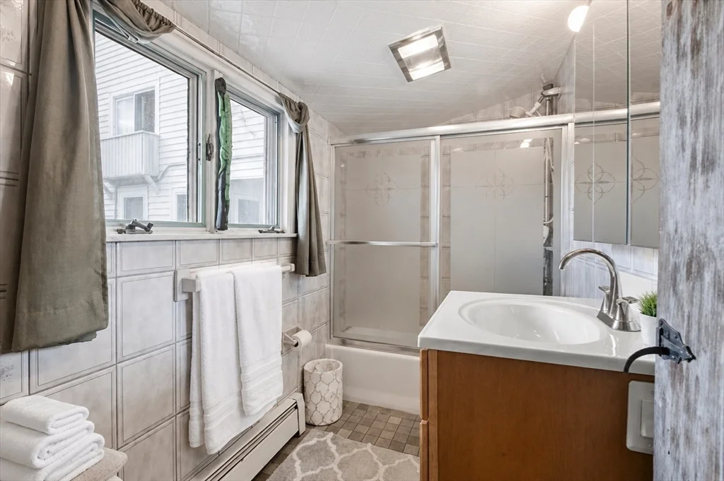 3 bed, 2 bath apartment for rent at 8 Castle Rd, Nahant — photo 13 of 24