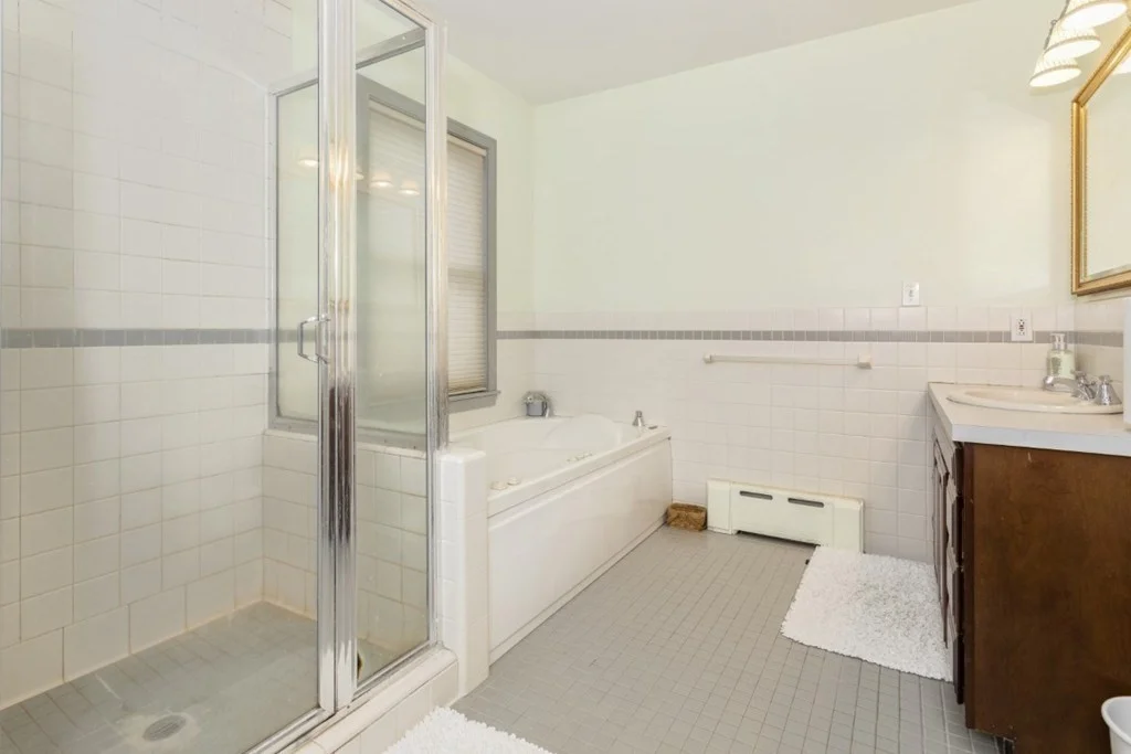 3 bed, 2 bath apartment for rent at 8 Castle Rd, Nahant — photo 19 of 34