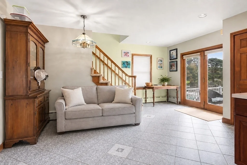3 bed, 2 bath apartment for rent at 8 Castle Rd, Nahant — photo 9 of 24