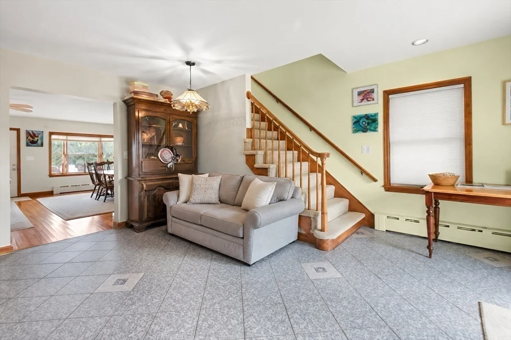 3 bed, 2 bath apartment for rent at 8 Castle Rd, Nahant — photo 10 of 24